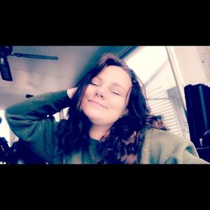 Meet your Posher, Cyerra